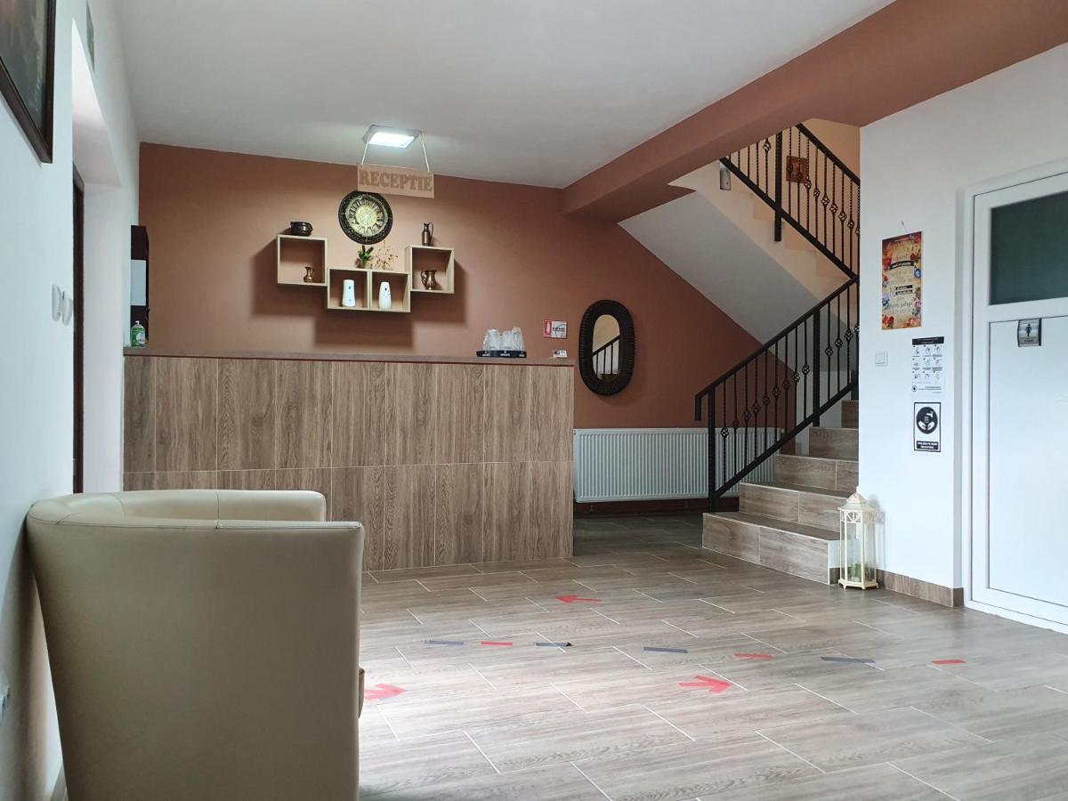 Pensiunea Ronicson Milostea Extérieur photo